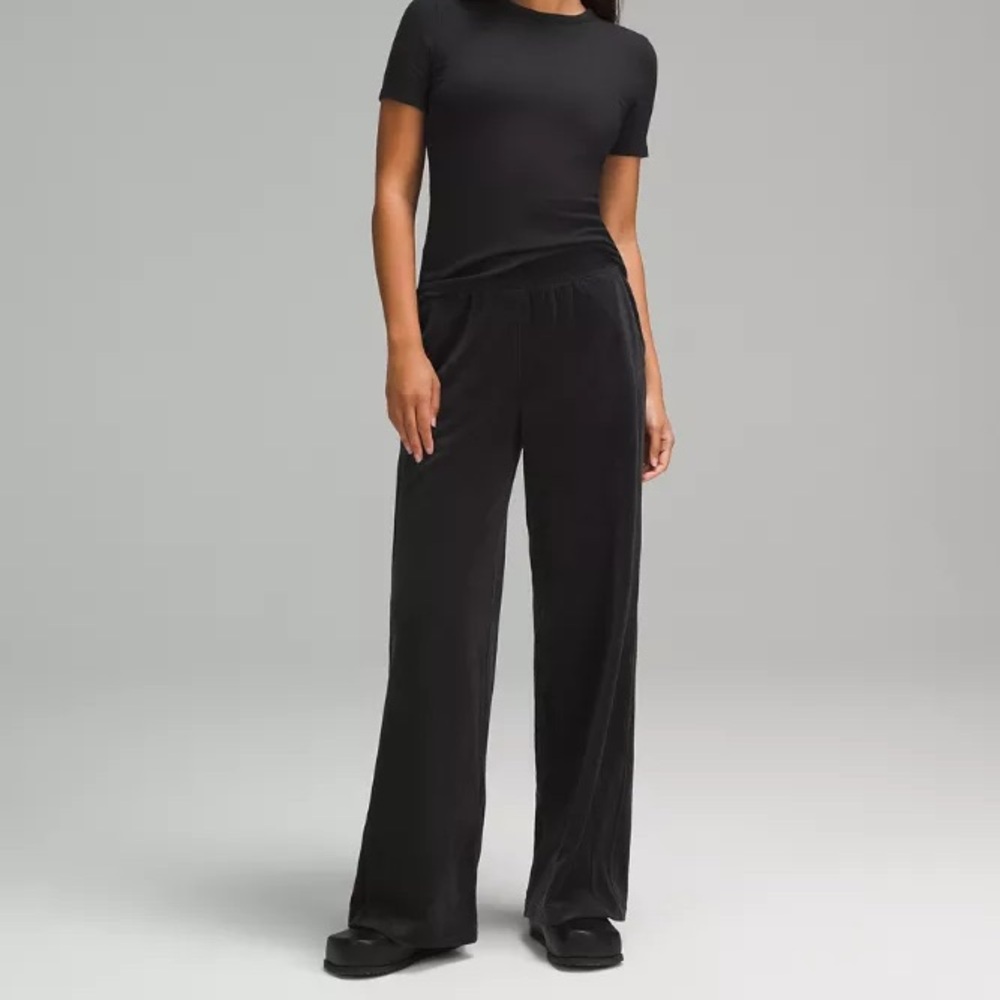 Lululemon mid-rise wide-leg velvet cord pant